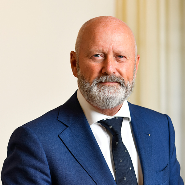 mr. M.E. (Max) Amson